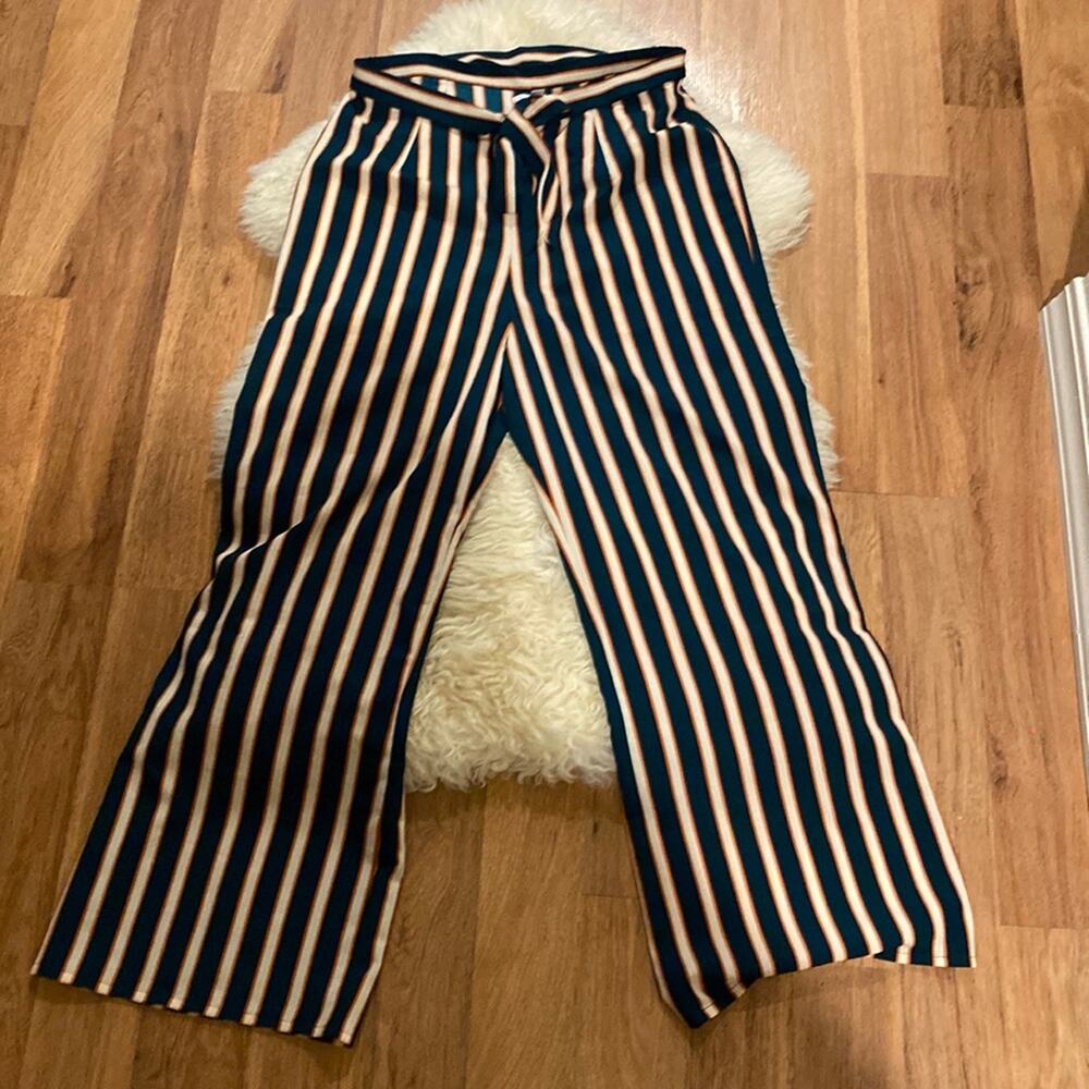 Amuse Society Vertical Striped Wide Leg Tie Front Pants EUC Sz S Polyester